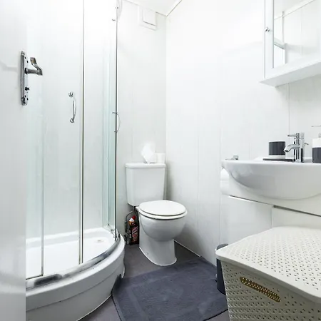 One Bedroom Apartment Opposite Brent Cross Station Londres Exterior foto
