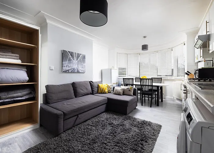 One Bedroom Apartment Opposite Brent Cross Station