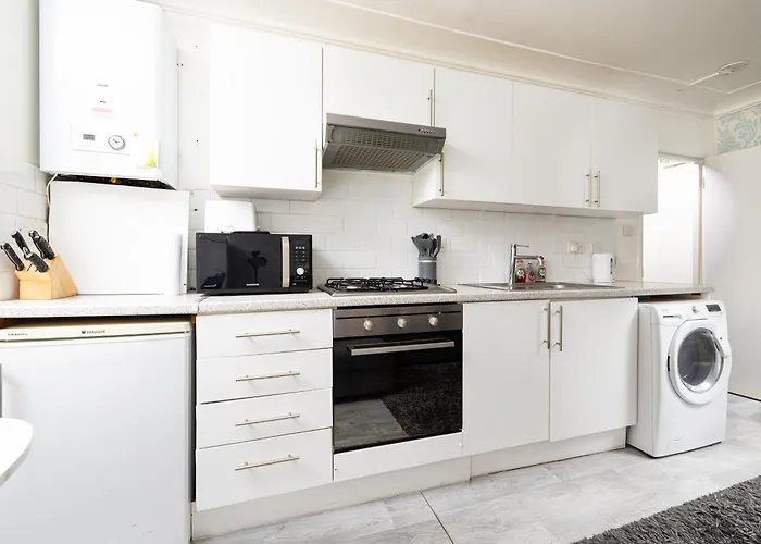 One Bedroom Apartment Opposite Brent Cross Station