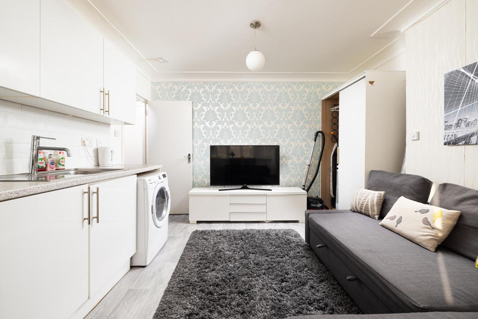 One Bedroom Opposite Brent Cross Station *
