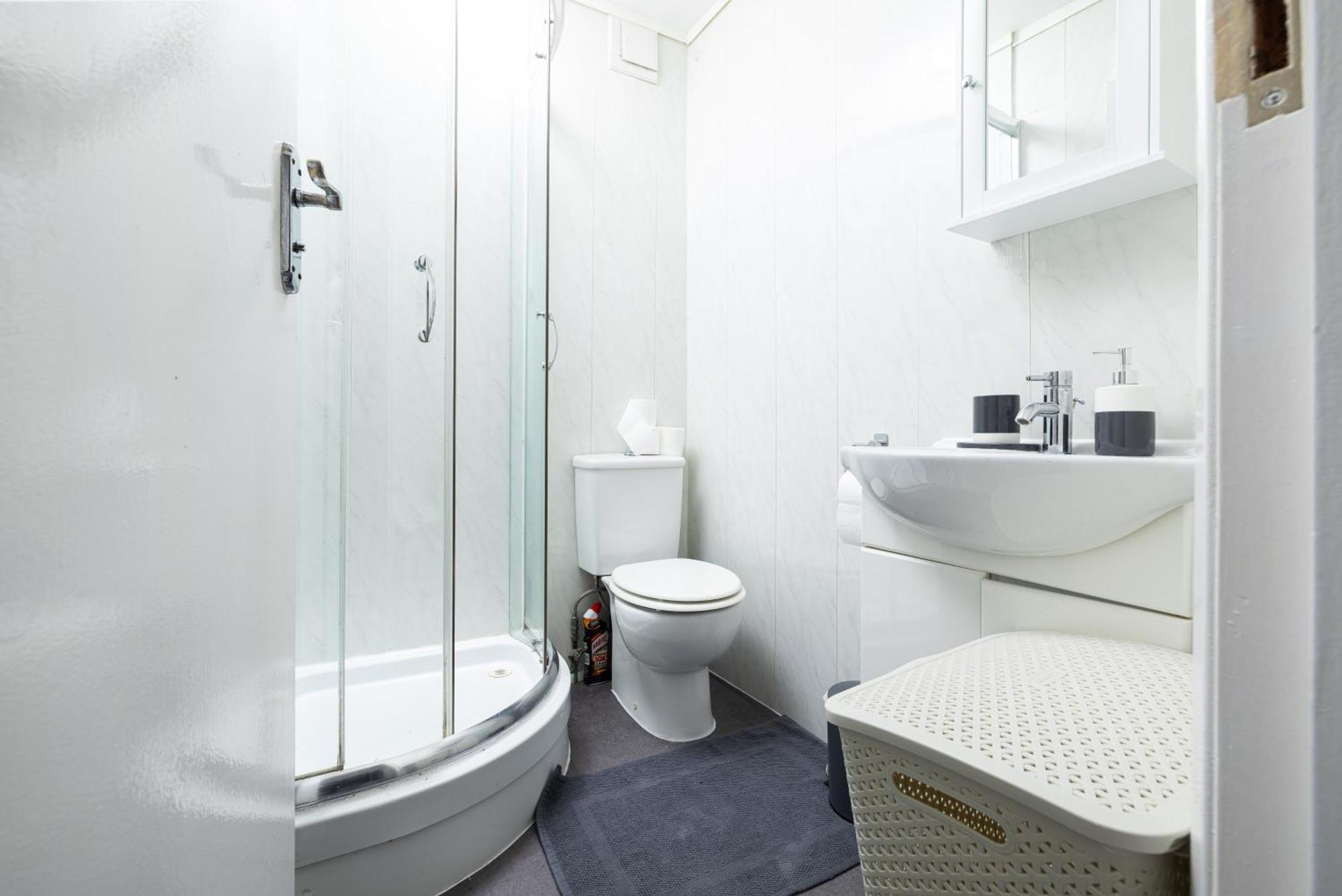 Apartment One Bedroom Opposite Brent Cross Station London