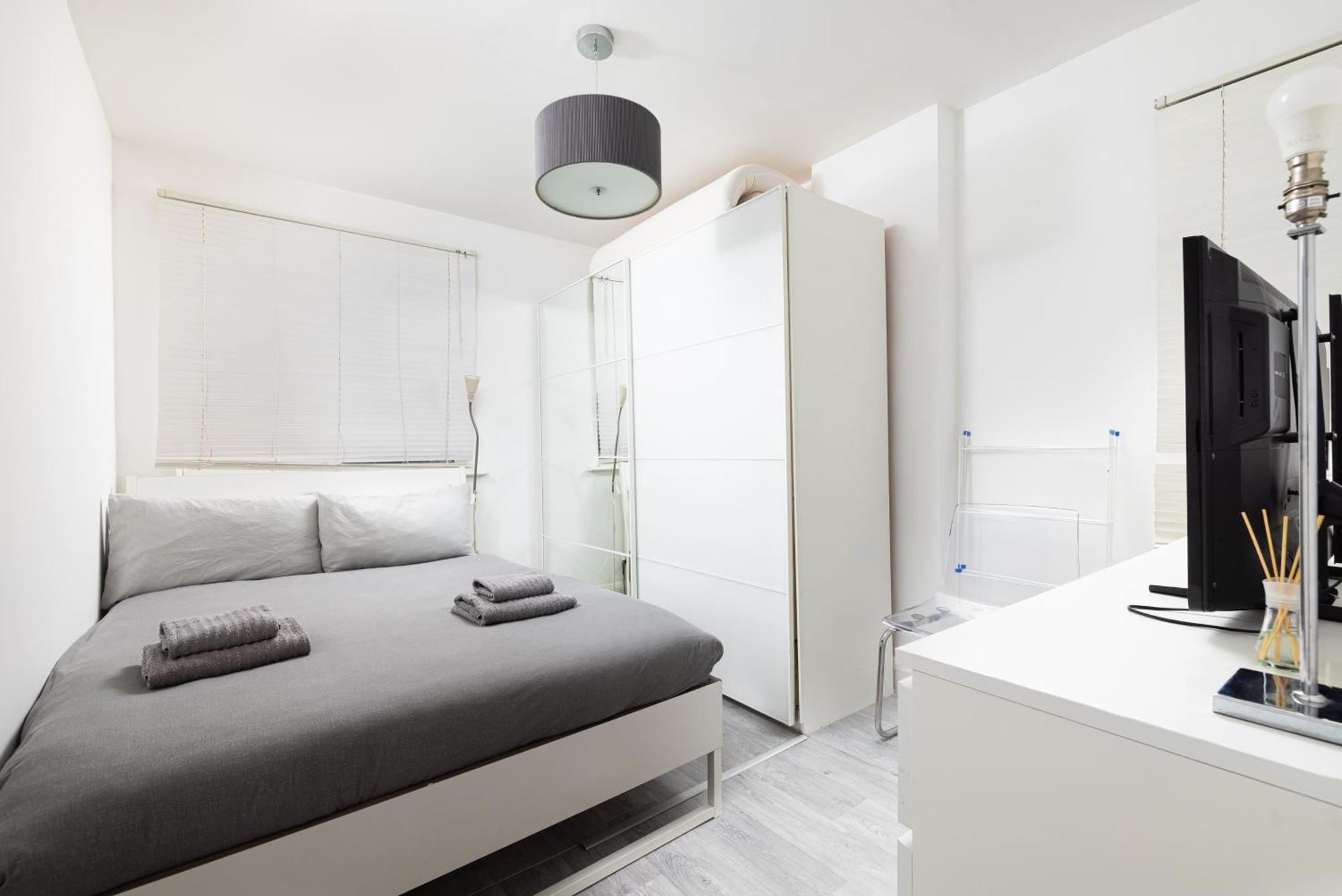 One Bedroom Opposite Brent Cross Station Apartment London